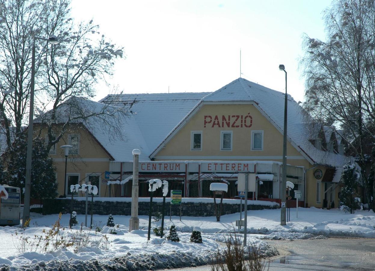 Отель Centrum Etterem Es Panzio Эрисентпетер Экстерьер фото