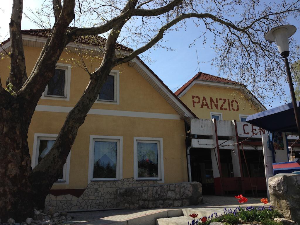 Отель Centrum Etterem Es Panzio Эрисентпетер Экстерьер фото